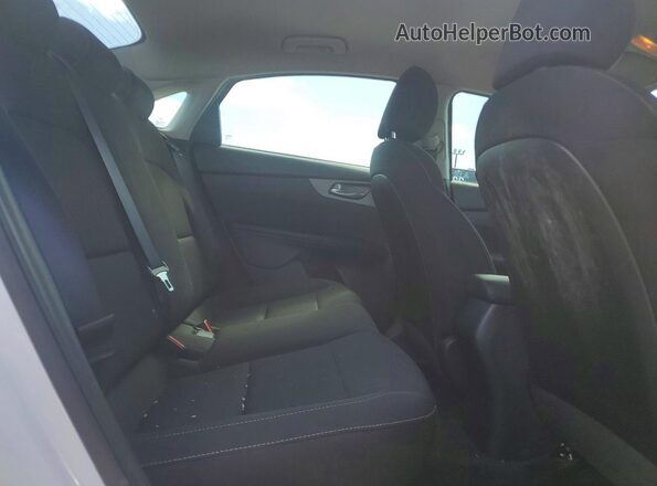 3KPF24AD4ME311392 2021 KIA FORTE White Вид задніх сидінь