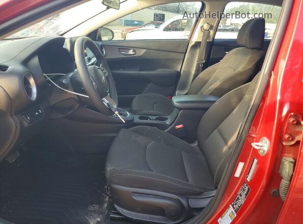 3KPF24AD4ME331318 2021 KIA FORTE Красный Вид салона спереди