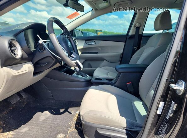 3KPF24AD4ME345848 2021 KIA FORTE Black Front interior view