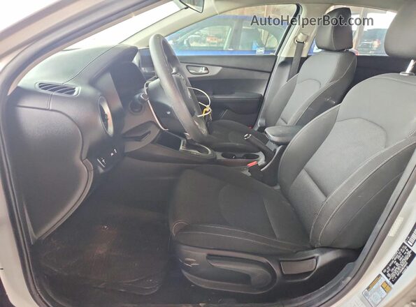 3KPF24AD4ME348474 2021 KIA FORTE Silver Widok wnętrza z przodu