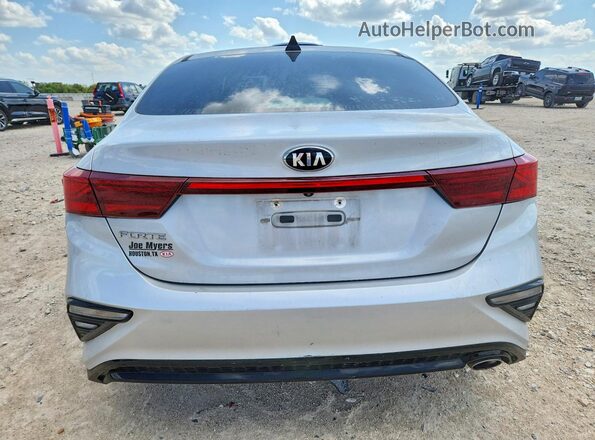 3KPF24AD4ME378090 2021 KIA FORTE Серебряный Вид сзади