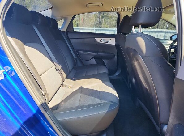 3KPF24AD4NE426978 2022 KIA FORTE Blue Հետևի նստատեղերի տեսք