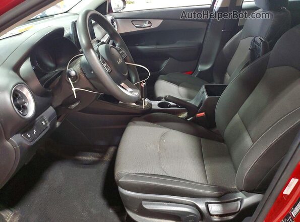 3KPF24AD4PE515291 2023 KIA FORTE Красный Вид салона спереди