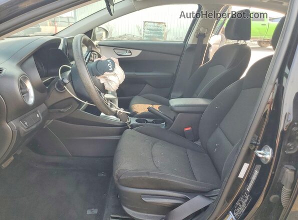 3KPF24AD4PE560702 2023 KIA FORTE Black Вид салону спереду