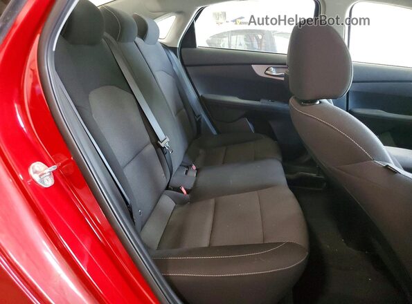 3KPF24AD4PE582571 2023 KIA FORTE Red Widok tylnych siedzeń