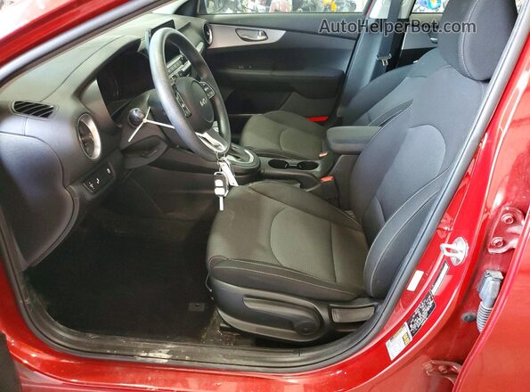 3KPF24AD4PE582571 2023 KIA FORTE Red Widok wnętrza z przodu