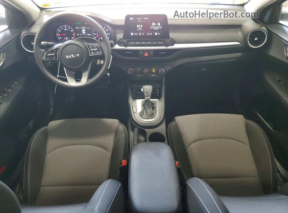3KPF24AD4PE582571 2023 KIA FORTE Red Widok deski rozdzielczej