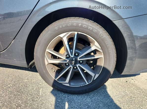 3KPF24AD4PE587818 2023 KIA FORTE Gray 