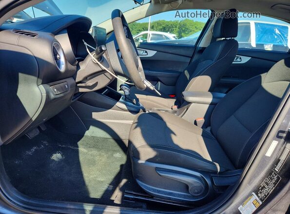 3KPF24AD4PE587818 2023 KIA FORTE Gray Вид салону спереду