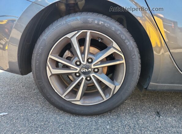 3KPF24AD4PE587818 2023 KIA FORTE Gray 