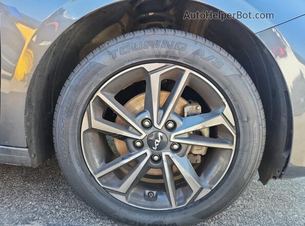 3KPF24AD4PE587818 2023 KIA FORTE Gray 