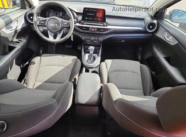3KPF24AD4PE590492 2023 KIA FORTE Gray Առջևի վահանակի տեսք