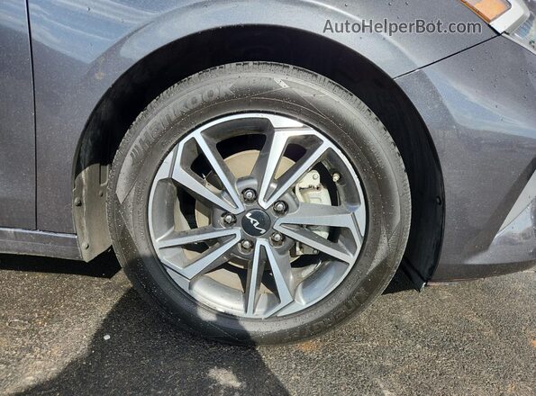 3KPF24AD4PE590492 2023 KIA FORTE Gray 