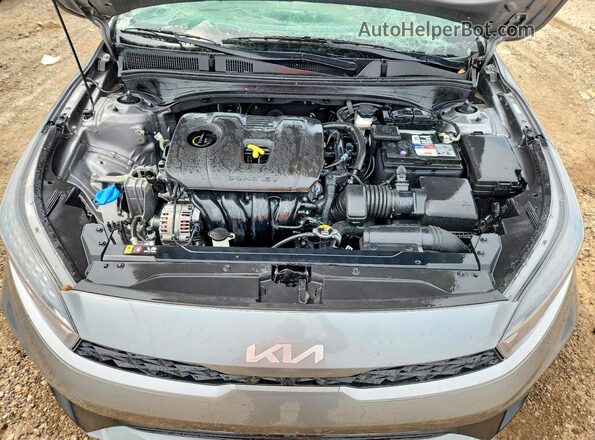 3KPF24AD4PE668298 2023 KIA FORTE Gray Vista interior trasera