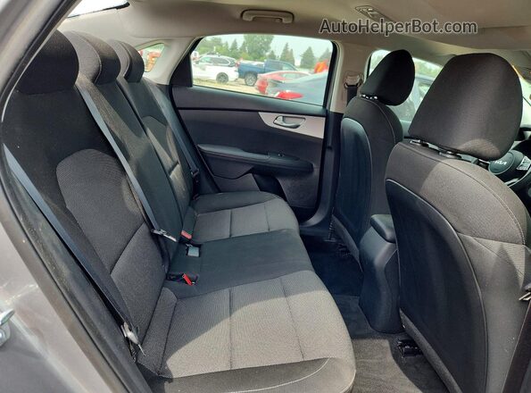 3KPF24AD4PE668298 2023 KIA FORTE Gray Vista de los asientos traseros