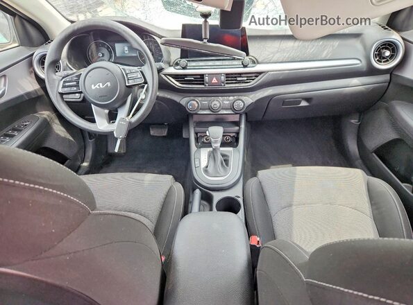 3KPF24AD4PE668298 2023 KIA FORTE Gray Vista del salpicadero