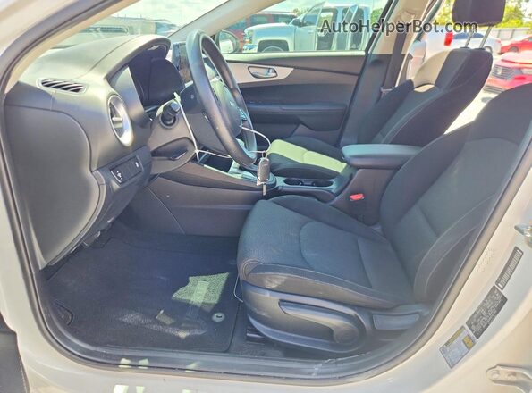 3KPF24AD4RE696394 2024 KIA FORTE Белый Вид салона спереди