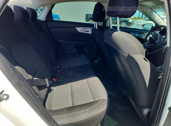 3KPF24AD4RE696394 2024 KIA FORTE Белый Вид задних сидений
