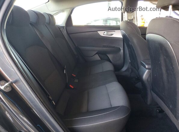 3KPF24AD4RE697500 2024 KIA FORTE Gray უკანა სავარძლების ხედი