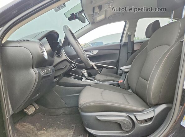 3KPF24AD4RE710021 2024 KIA FORTE Black Вид салону спереду