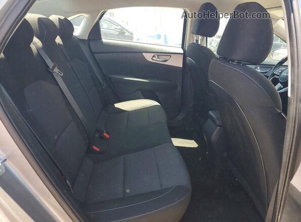 3KPF24AD4RE787407 2024 KIA FORTE Silver Widok tylnych siedzeń