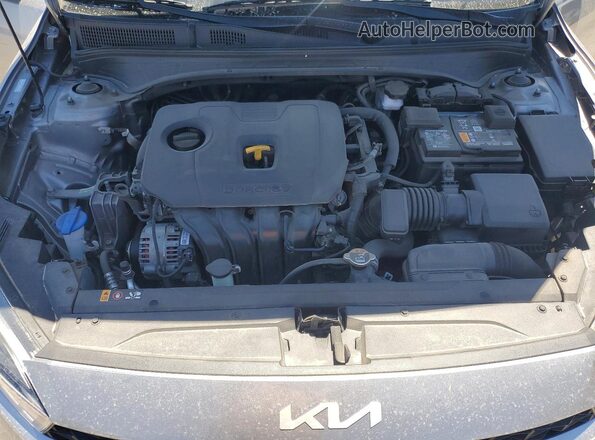 3KPF24AD4RE787407 2024 KIA FORTE Silver Widok wnętrza z tyłu