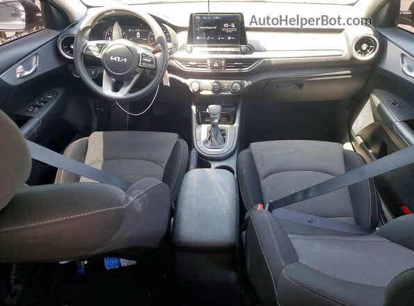 3KPF24AD4RE801225 2024 KIA FORTE Черный Вид панели приборов