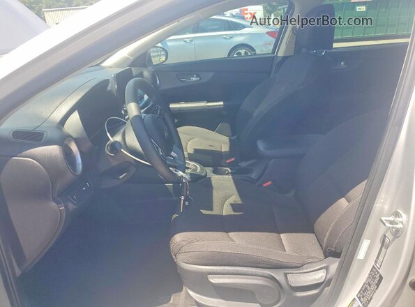 3KPF24AD5LE145348 2020 KIA FORTE Silver Widok wnętrza z przodu