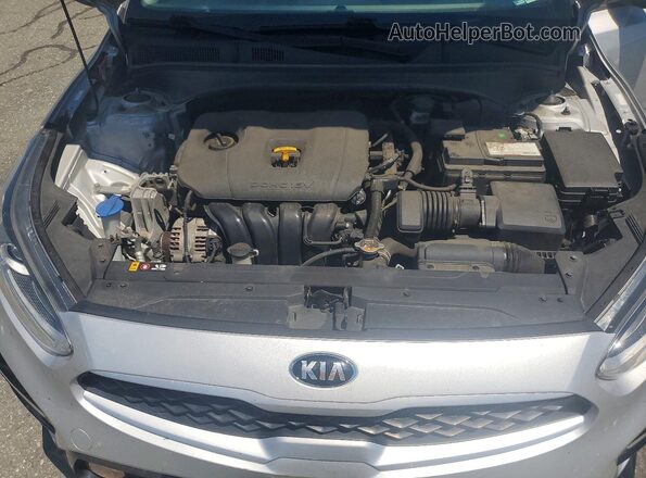 3KPF24AD5LE145348 2020 KIA FORTE Silver Widok wnętrza z tyłu