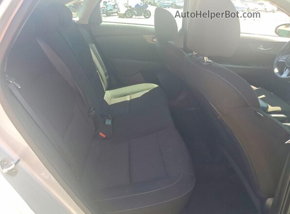 3KPF24AD5LE145348 2020 KIA FORTE Silver Widok tylnych siedzeń