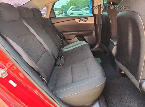 3KPF24AD5LE185378 2020 KIA FORTE Red Rear seats view