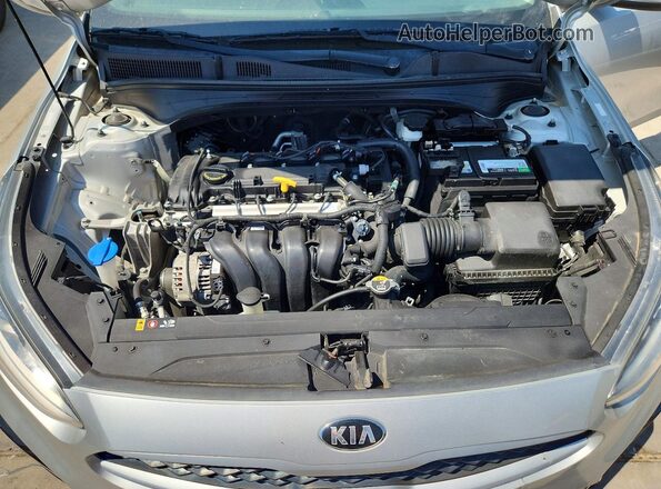 3KPF24AD5LE186739 2020 KIA FORTE Silver Widok wnętrza z tyłu