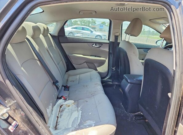 3KPF24AD5ME265278 2021 KIA FORTE Black Widok tylnych siedzeń