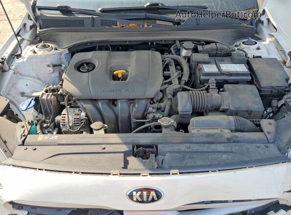 3KPF24AD5ME291119 2021 KIA FORTE White Widok wnętrza z tyłu