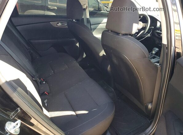 3KPF24AD5ME309232 2021 KIA FORTE Black Widok tylnych siedzeń