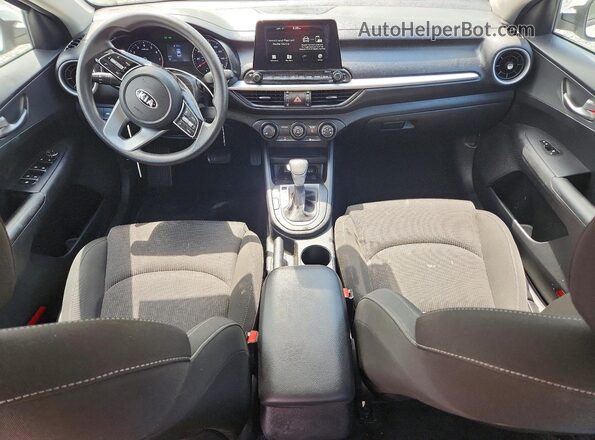 3KPF24AD5ME310347 2021 KIA FORTE White Widok deski rozdzielczej