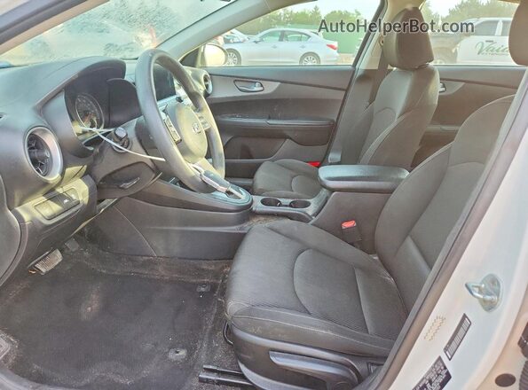 3KPF24AD5ME317315 2021 KIA FORTE White Widok wnętrza z przodu
