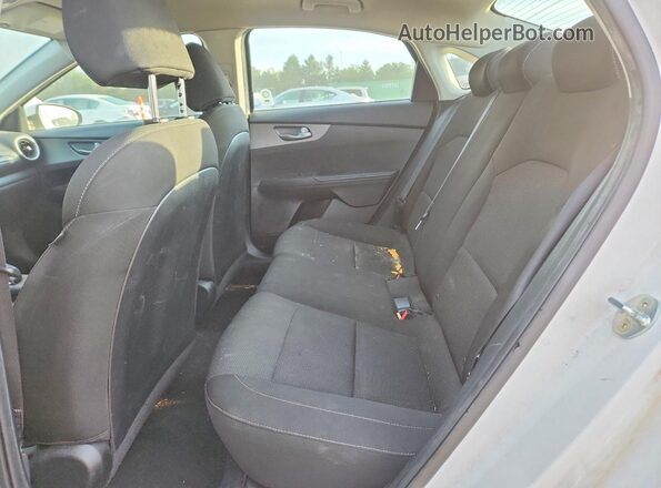 3KPF24AD5ME317315 2021 KIA FORTE White Widok tylnych siedzeń