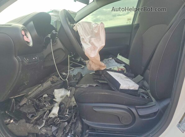 3KPF24AD5ME403692 2021 KIA FORTE White Front interior view