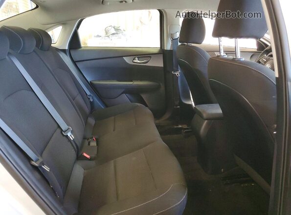 3KPF24AD5ME407094 2021 KIA FORTE Silver Вид задніх сидінь