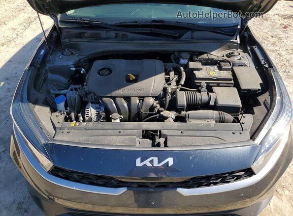 3KPF24AD5NE437004 2022 KIA FORTE Teal Вид задньої частини салону
