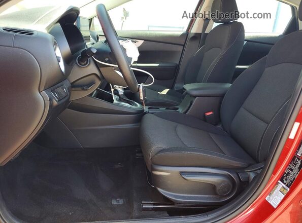 3KPF24AD5NE493556 2022 KIA FORTE Красный Вид салона спереди