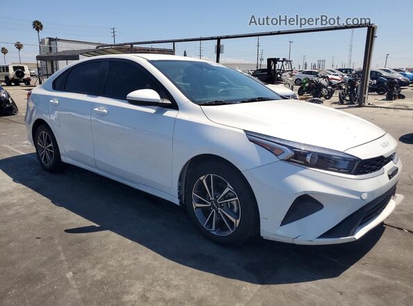 3KPF24AD5NE501946 2022 KIA FORTE White Front right
