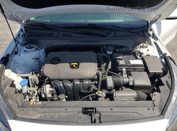 3KPF24AD5NE501946 2022 KIA FORTE White Rear interior view