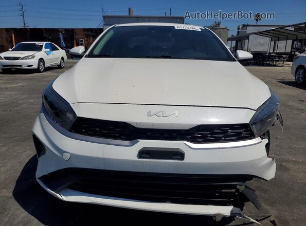 3KPF24AD5NE501946 2022 KIA FORTE White Front view