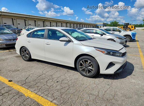 3KPF24AD5PE506602 2023 KIA FORTE Белый Передняя правая четверть