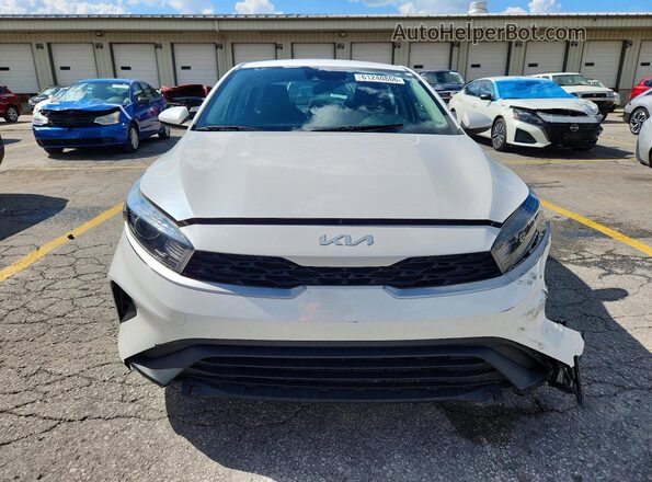 3KPF24AD5PE506602 2023 KIA FORTE Белый Вид спереди
