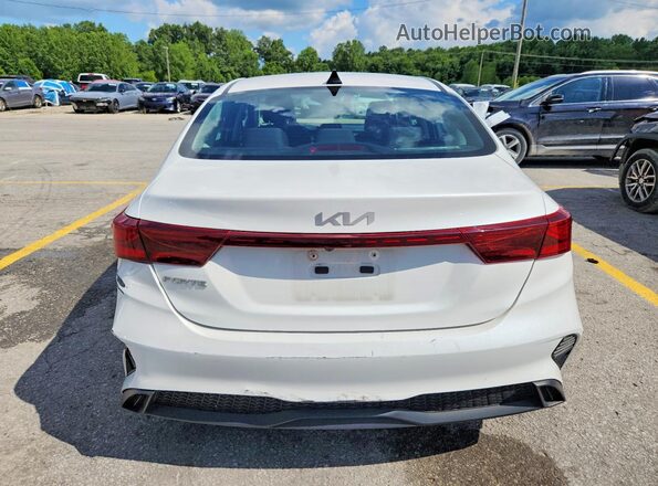 3KPF24AD5PE506602 2023 KIA FORTE Белый Вид сзади