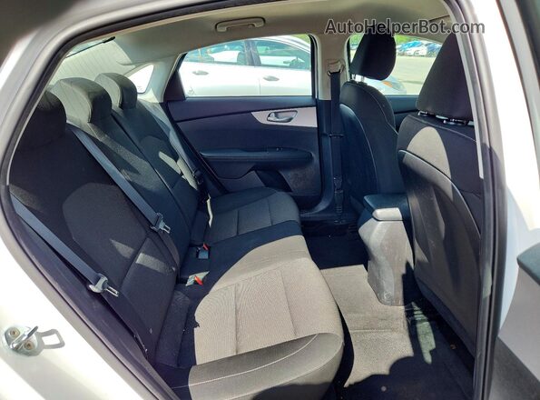 3KPF24AD5PE506602 2023 KIA FORTE Белый Вид задних сидений