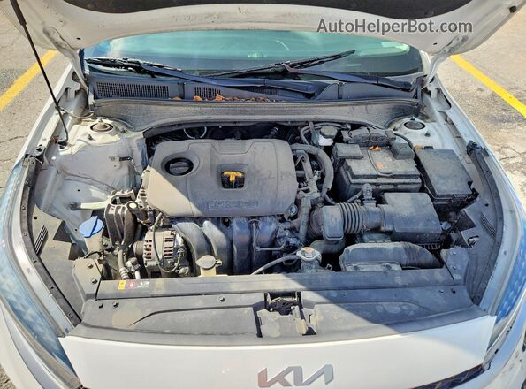 3KPF24AD5PE506602 2023 KIA FORTE Белый Вид задней части салона